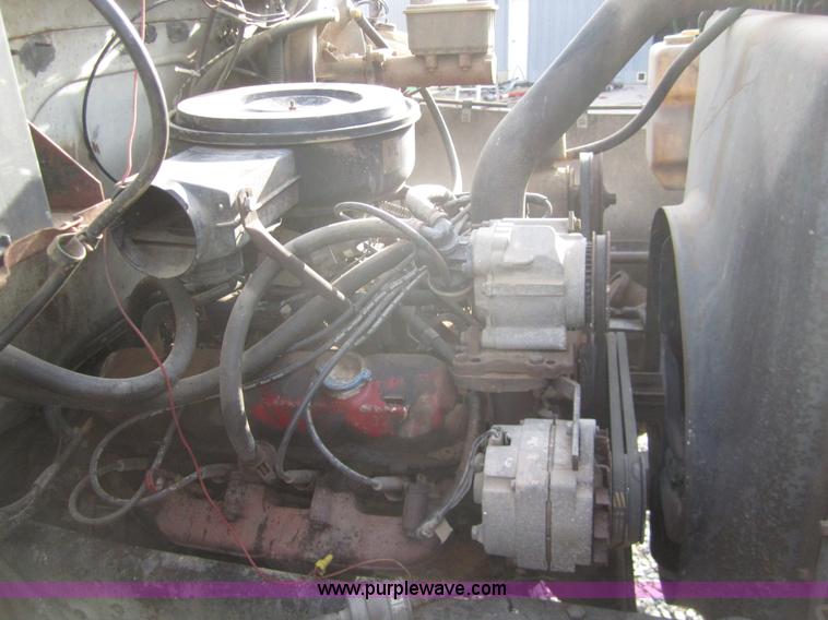 image for item A3867 1982 International 1724 flatbed semi truck