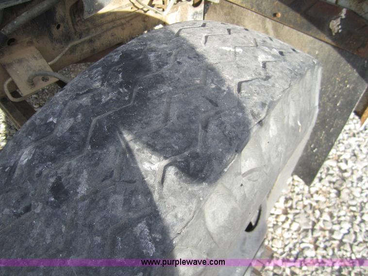 image for item A3867 1982 International 1724 flatbed semi truck