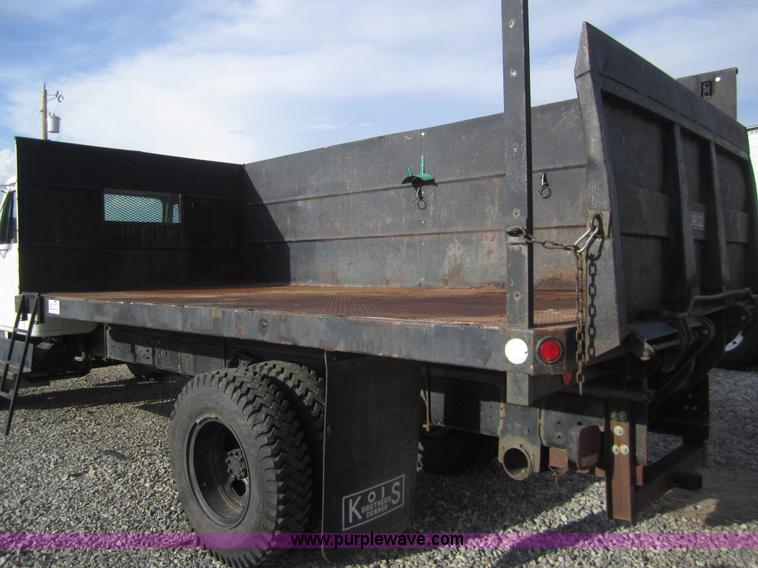 image for item A3867 1982 International 1724 flatbed semi truck