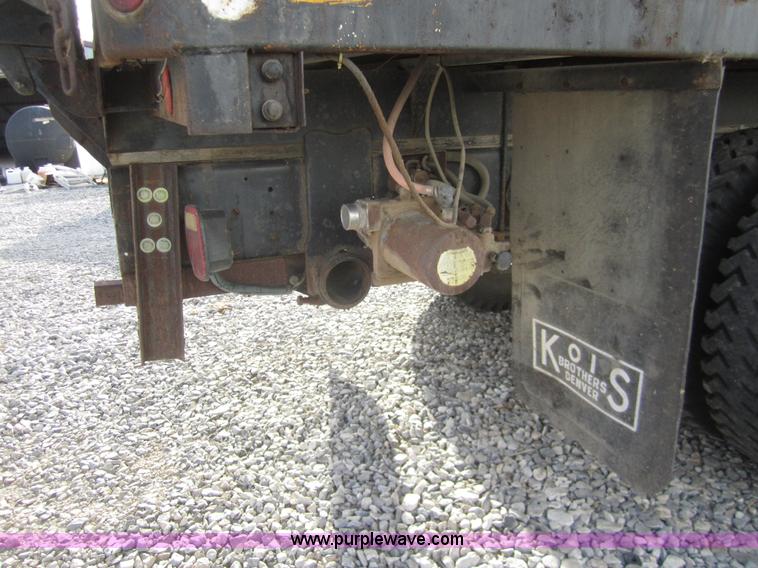 image for item A3867 1982 International 1724 flatbed semi truck