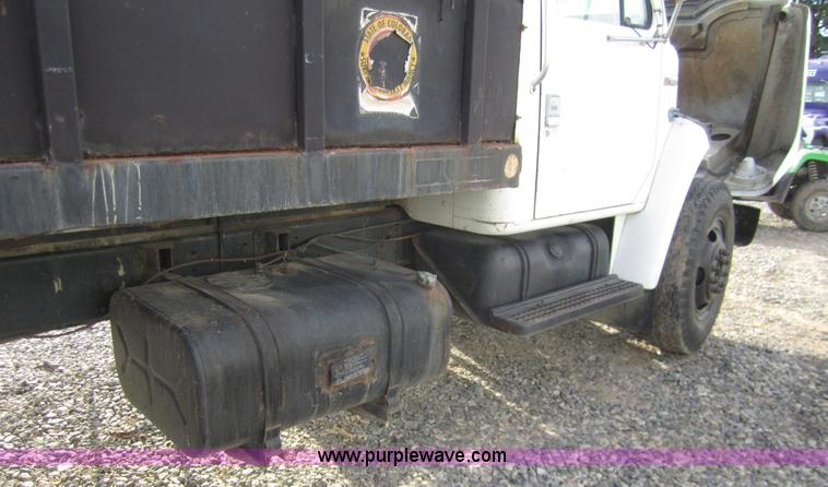 image for item A3867 1982 International 1724 flatbed semi truck