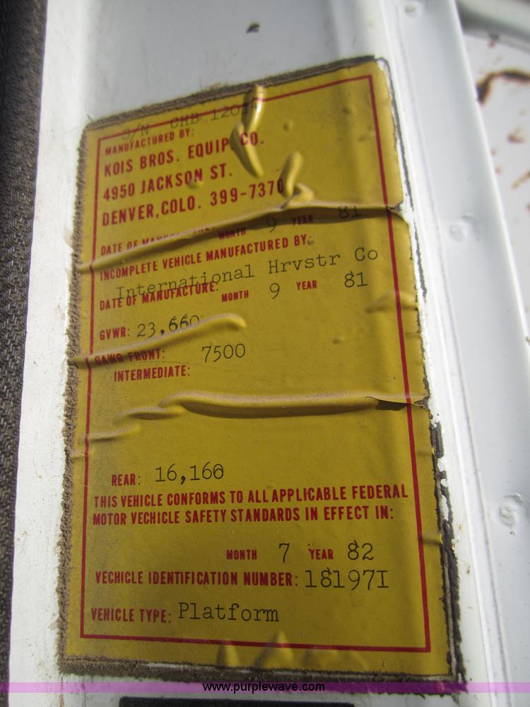 image for item A3867 1982 International 1724 flatbed semi truck