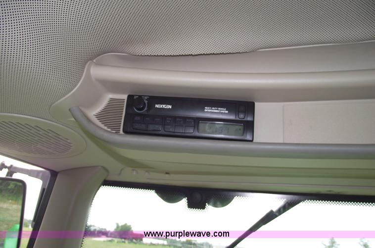 image for item A4071 2002 John Deere 6320P tractor