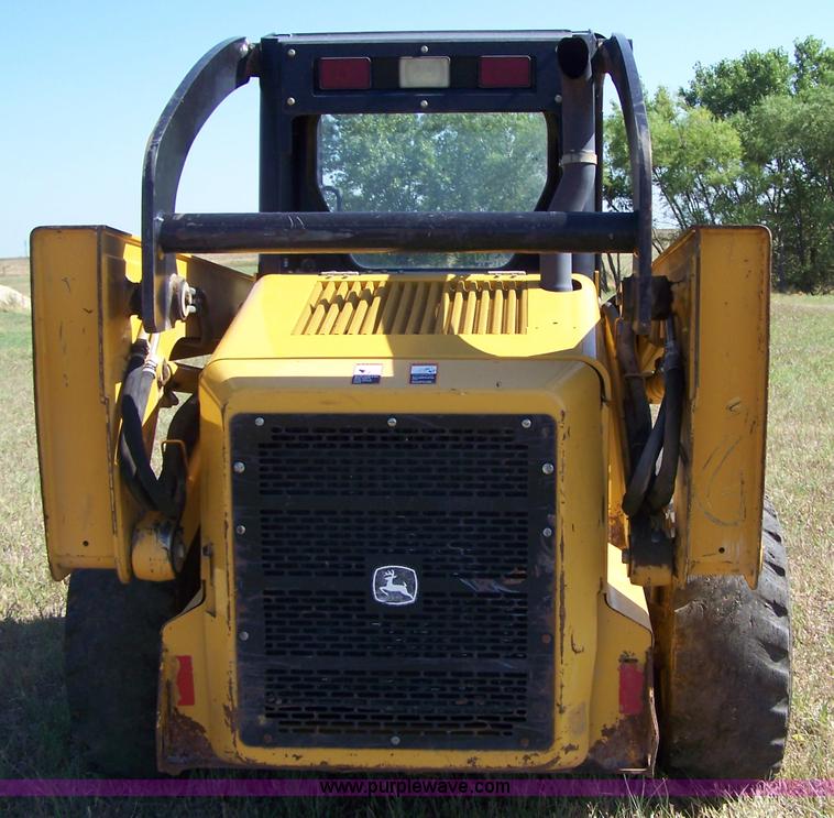 image for item A4532 2006 John Deere 325 skid steer