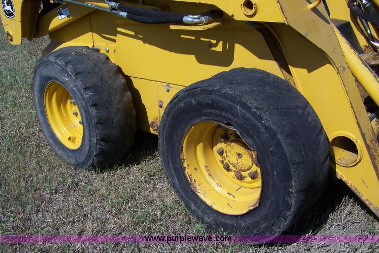 image for item A4532 2006 John Deere 325 skid steer