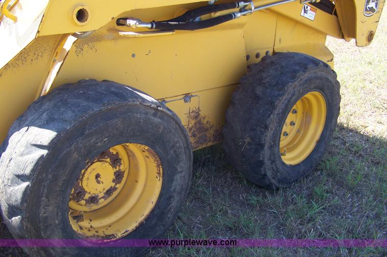 image for item A4532 2006 John Deere 325 skid steer