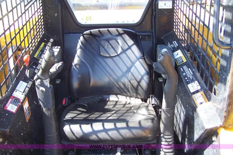 image for item A4532 2006 John Deere 325 skid steer