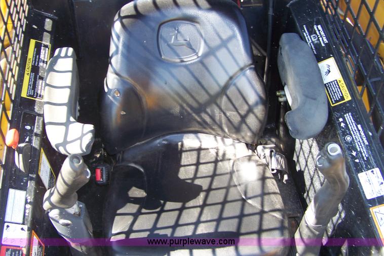 image for item A4532 2006 John Deere 325 skid steer