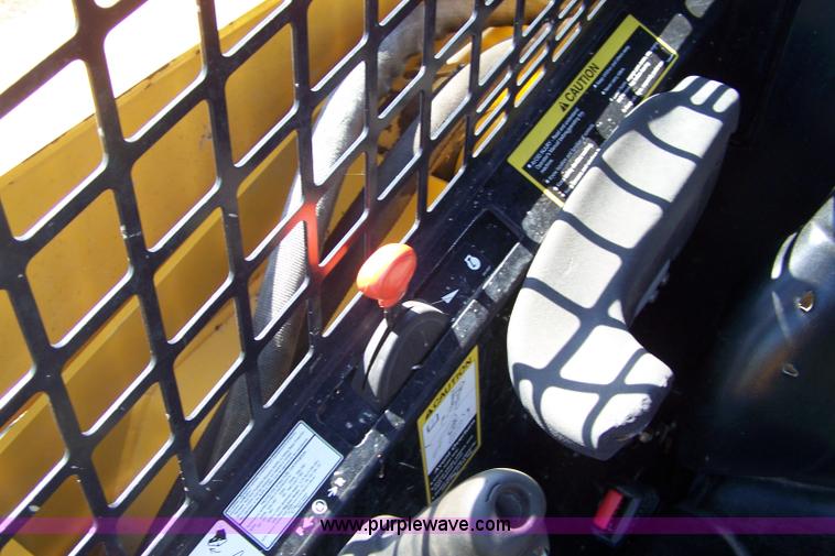 image for item A4532 2006 John Deere 325 skid steer