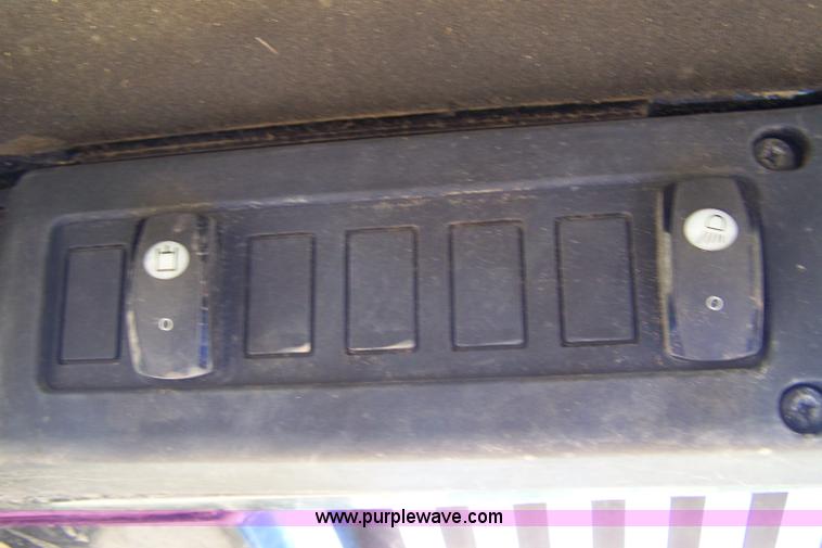 image for item A4532 2006 John Deere 325 skid steer