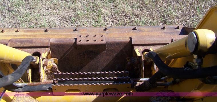 image for item A4532 2006 John Deere 325 skid steer