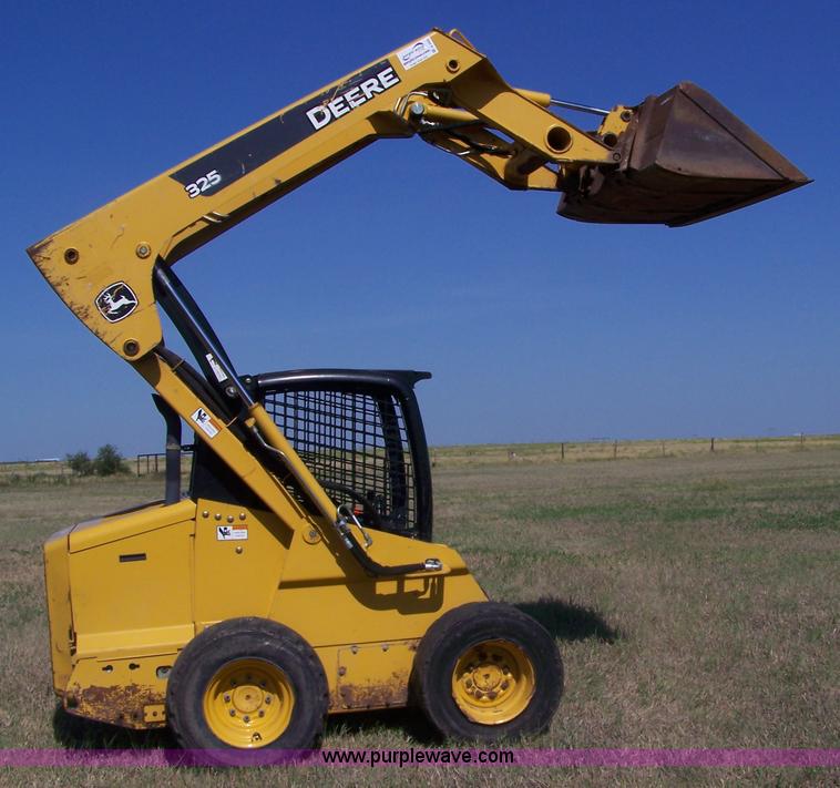 image for item A4532 2006 John Deere 325 skid steer