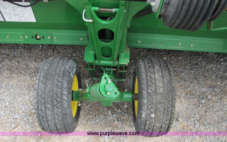 image for item A4650 2009 John Deere 635D 35' draper head
