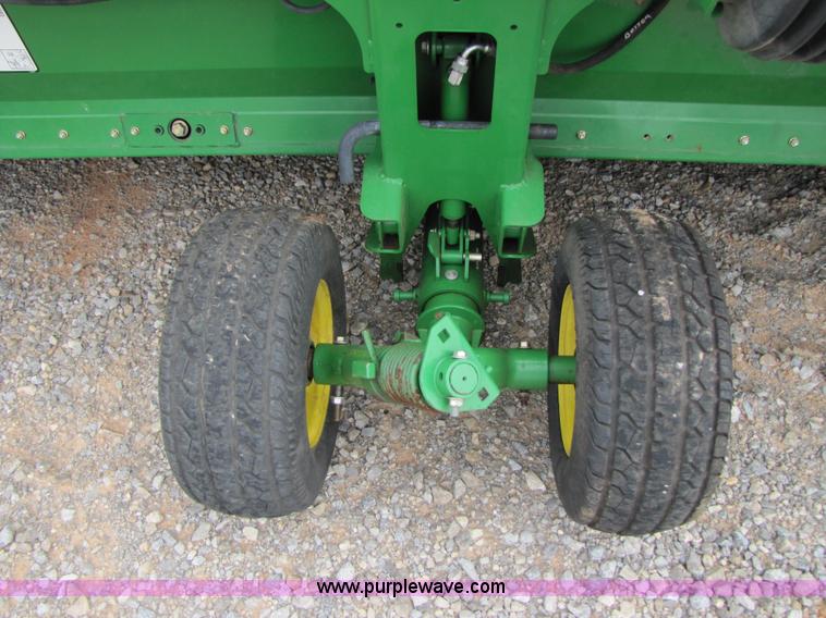 image for item A4652 2009 John Deere 635D 35' draper head