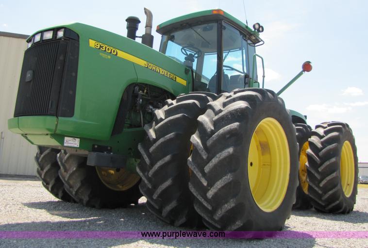 image for item A4655 1998 John Deere 9300 4WD tractor