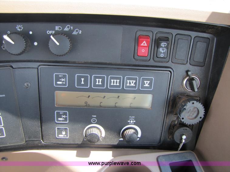 image for item A4656 2003 John Deere 9320 4WD tractor