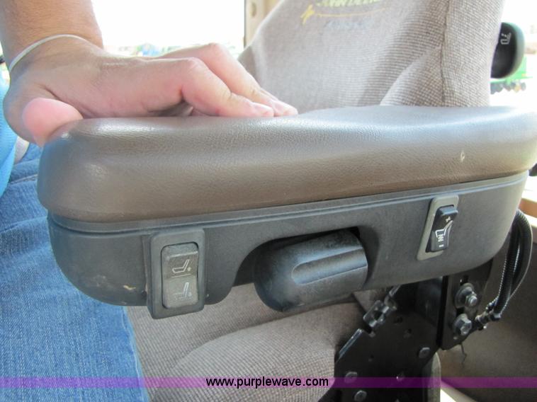 image for item A4656 2003 John Deere 9320 4WD tractor