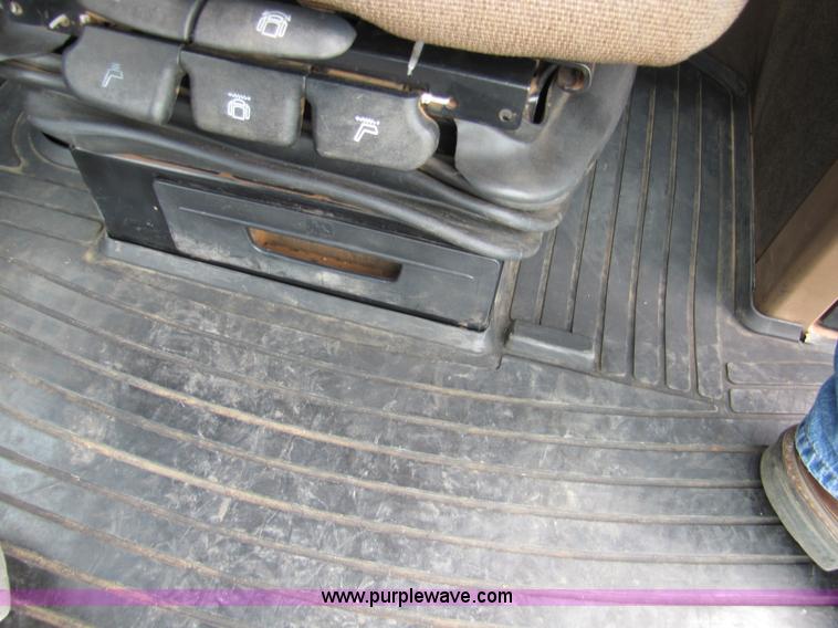 image for item A4658 2000 John Deere 9200 4WD tractor