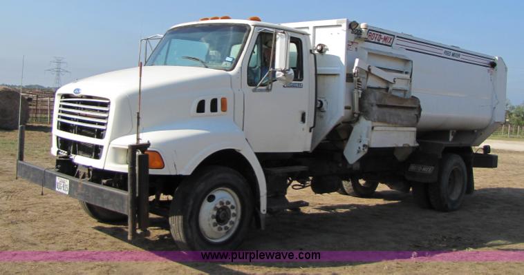 image for item A4660 1997 Ford Louisville feed truck with Roto-mix 600-16 mixer