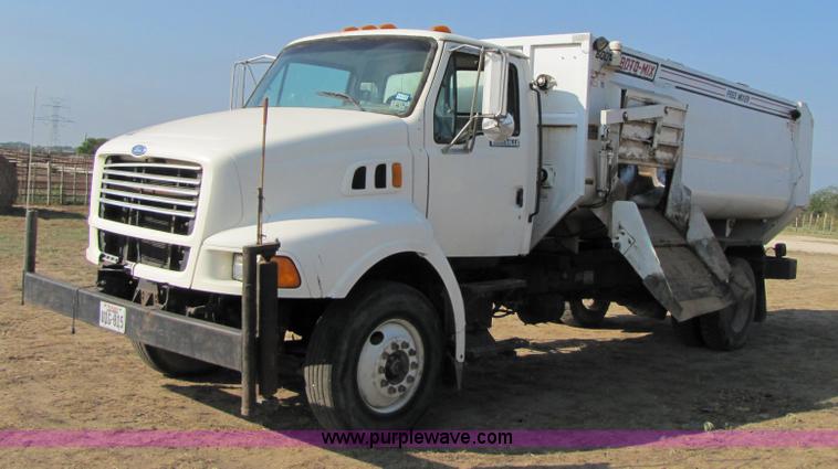 image for item A4660 1997 Ford Louisville feed truck with Roto-mix 600-16 mixer
