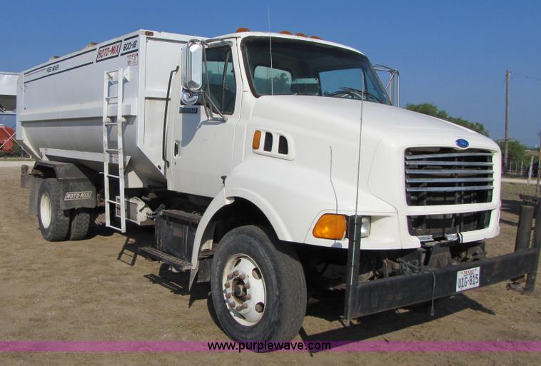 image for item A4660 1997 Ford Louisville feed truck with Roto-mix 600-16 mixer