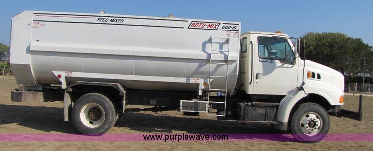image for item A4660 1997 Ford Louisville feed truck with Roto-mix 600-16 mixer