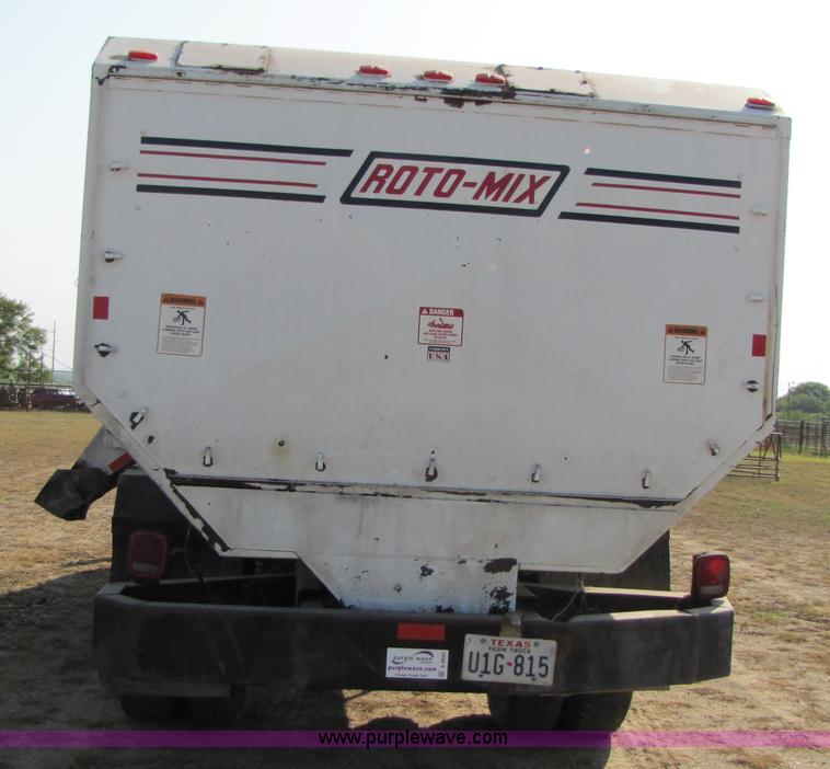 image for item A4660 1997 Ford Louisville feed truck with Roto-mix 600-16 mixer