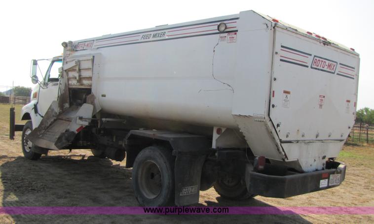 image for item A4660 1997 Ford Louisville feed truck with Roto-mix 600-16 mixer