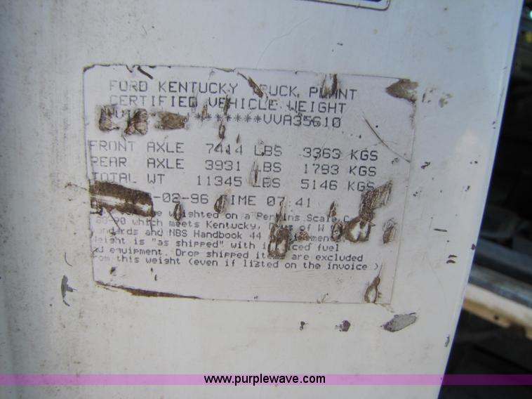 image for item A4660 1997 Ford Louisville feed truck with Roto-mix 600-16 mixer