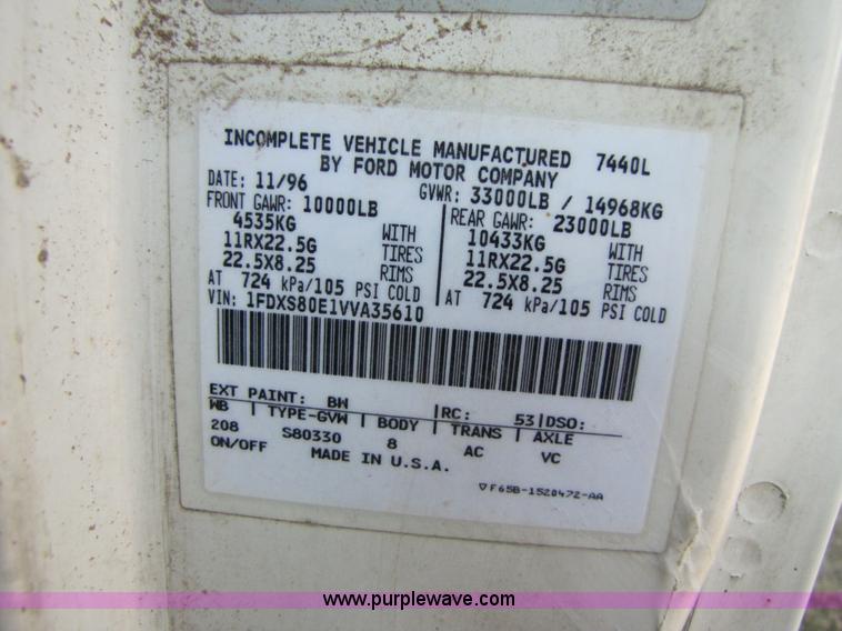 image for item A4660 1997 Ford Louisville feed truck with Roto-mix 600-16 mixer