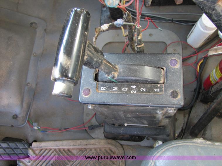 image for item A4660 1997 Ford Louisville feed truck with Roto-mix 600-16 mixer