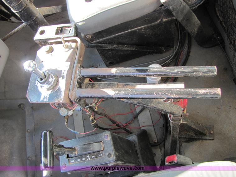 image for item A4660 1997 Ford Louisville feed truck with Roto-mix 600-16 mixer