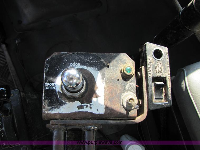 image for item A4660 1997 Ford Louisville feed truck with Roto-mix 600-16 mixer