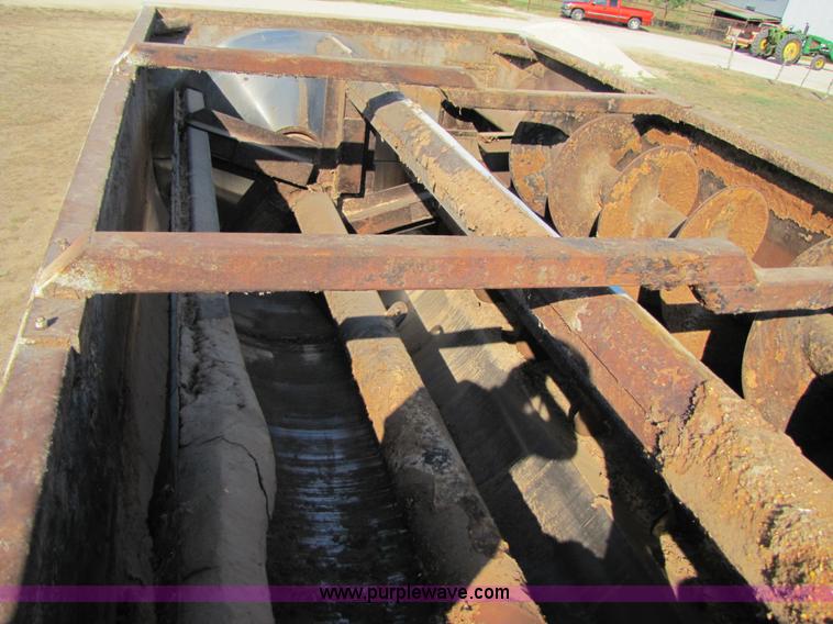 image for item A4660 1997 Ford Louisville feed truck with Roto-mix 600-16 mixer