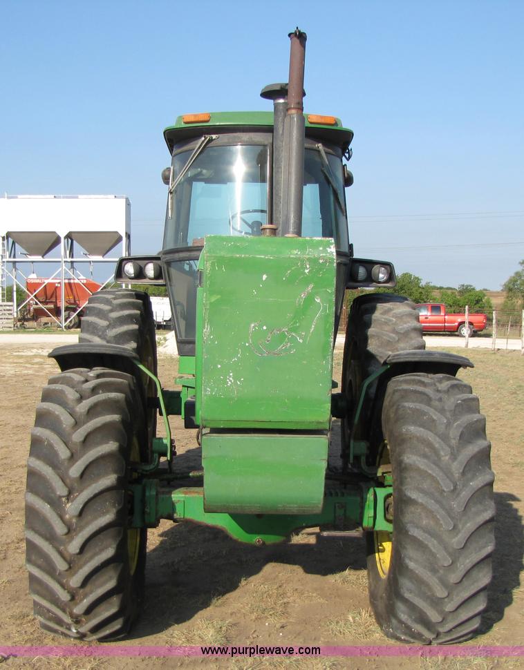 image for item A4666 1988 John Deere 4450 MFWD tractor