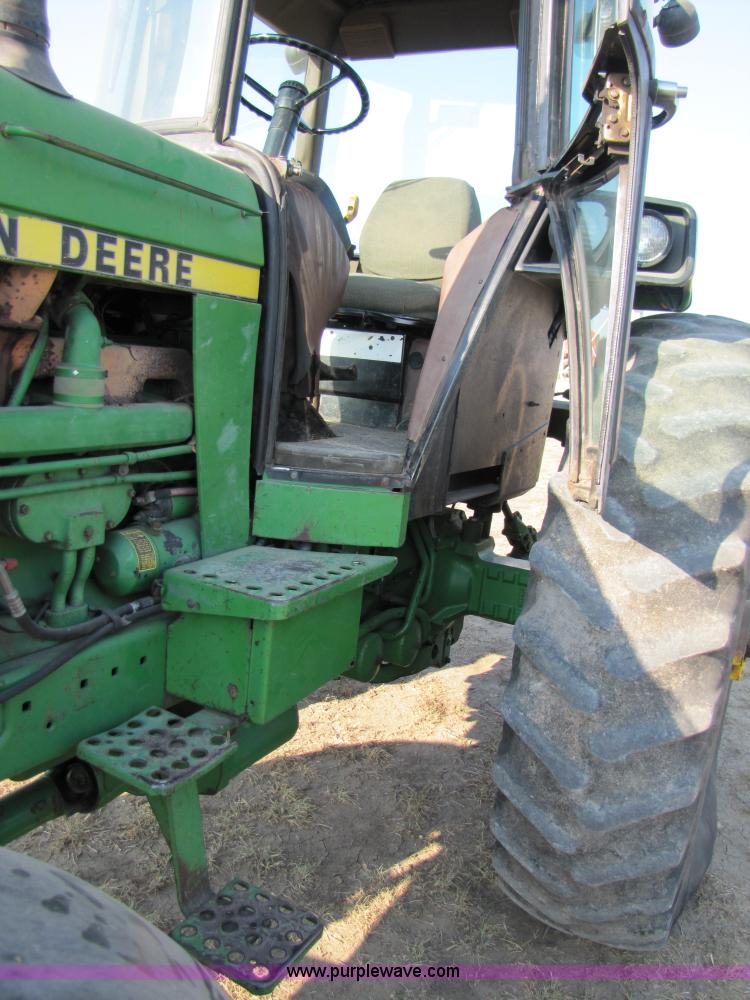 image for item A4666 1988 John Deere 4450 MFWD tractor