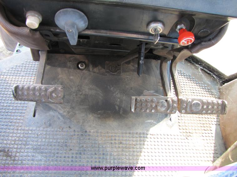 image for item A4666 1988 John Deere 4450 MFWD tractor