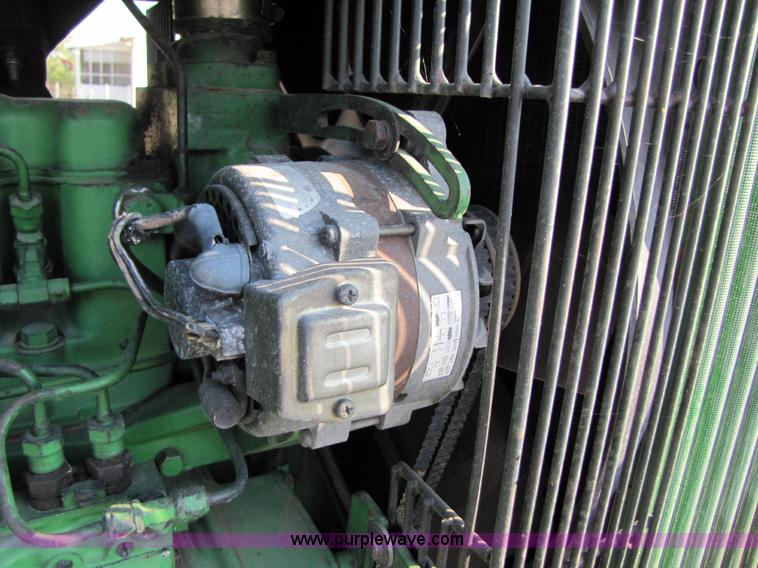 image for item A4666 1988 John Deere 4450 MFWD tractor