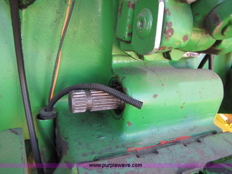 image for item A4666 1988 John Deere 4450 MFWD tractor