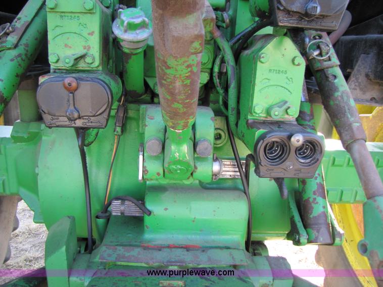 image for item A4666 1988 John Deere 4450 MFWD tractor