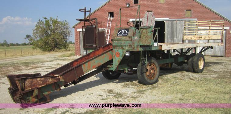 image for item A4732 United Manufacturers 710 Hay Monster bale wagon