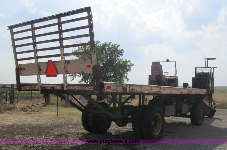 image for item A4732 United Manufacturers 710 Hay Monster bale wagon