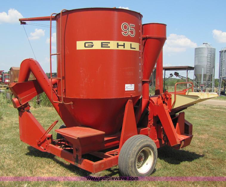 Gehl 95 mixer/grinder in Jerico Springs, MO Item A5069 sold Purple Wave