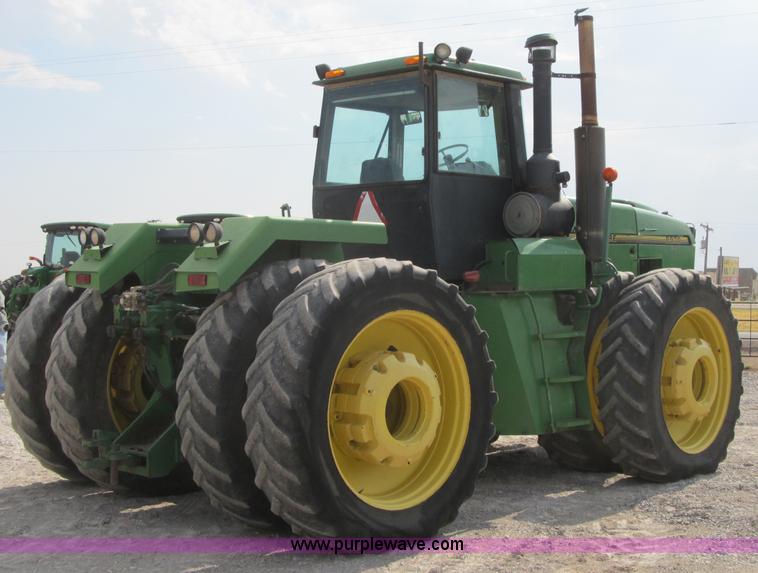 image for item A9677 1993 John Deere 8970 4WD tractor