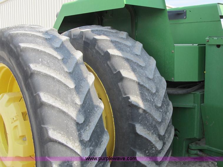 image for item A9677 1993 John Deere 8970 4WD tractor