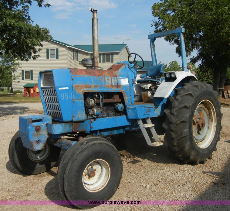 image for item A9972 1976 Ford 9600 tractor