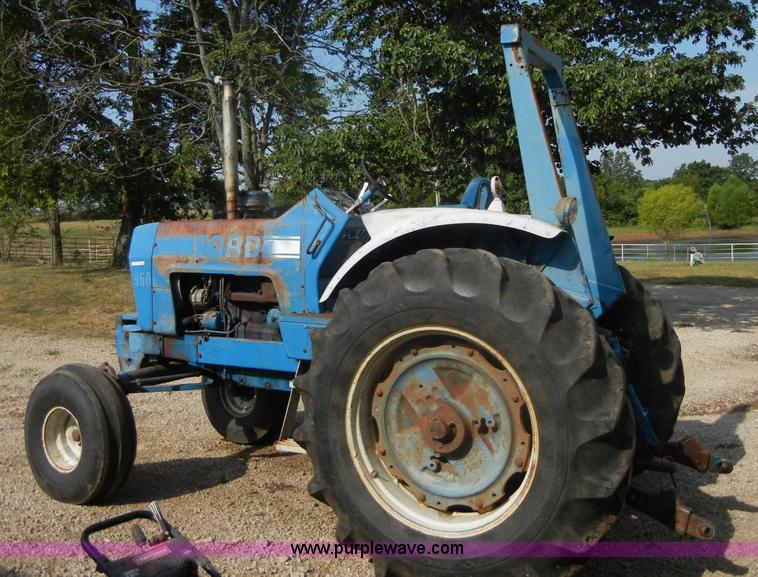 image for item A9972 1976 Ford 9600 tractor
