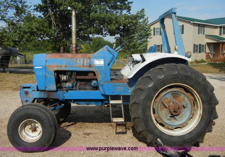 image for item A9972 1976 Ford 9600 tractor