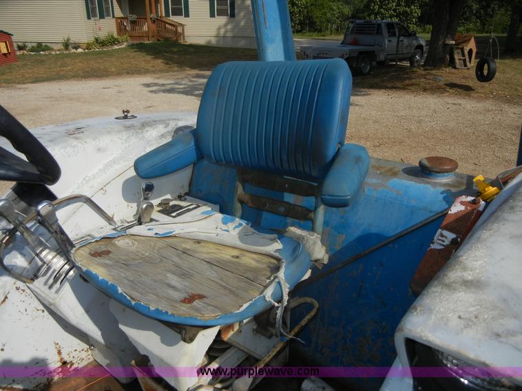 image for item A9972 1976 Ford 9600 tractor