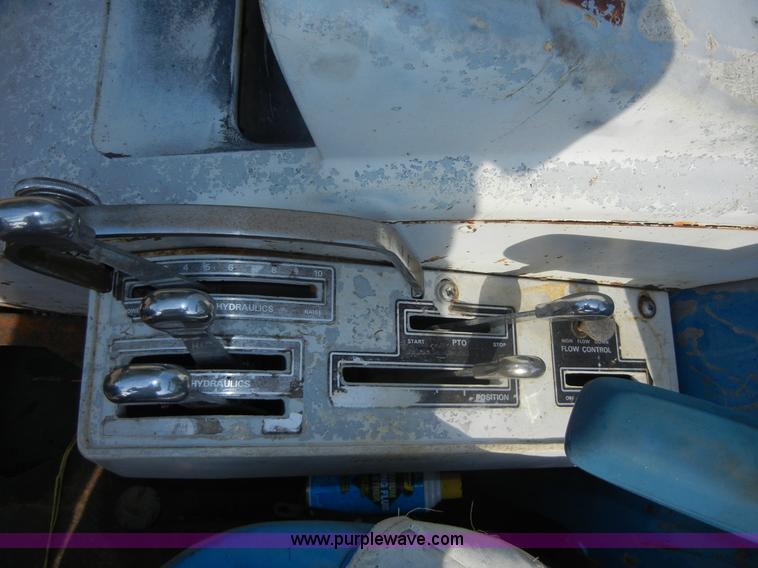 image for item A9972 1976 Ford 9600 tractor